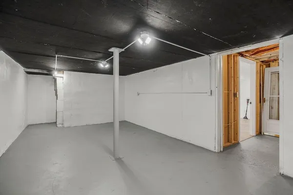 $276,350 | 709 West Clay Street, Harrisonville, MO 64701