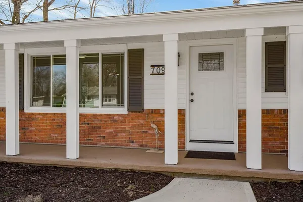 $276,350 | 709 West Clay Street, Harrisonville, MO 64701