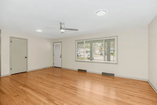 $276,350 | 709 West Clay Street, Harrisonville, MO 64701