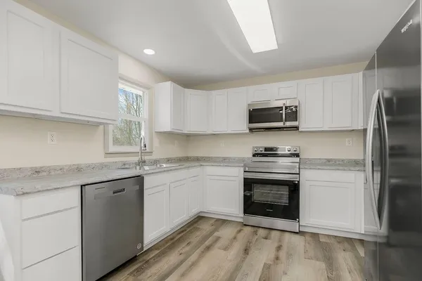 $276,350 | 709 West Clay Street, Harrisonville, MO 64701