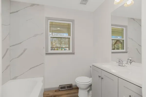 $276,350 | 709 West Clay Street, Harrisonville, MO 64701