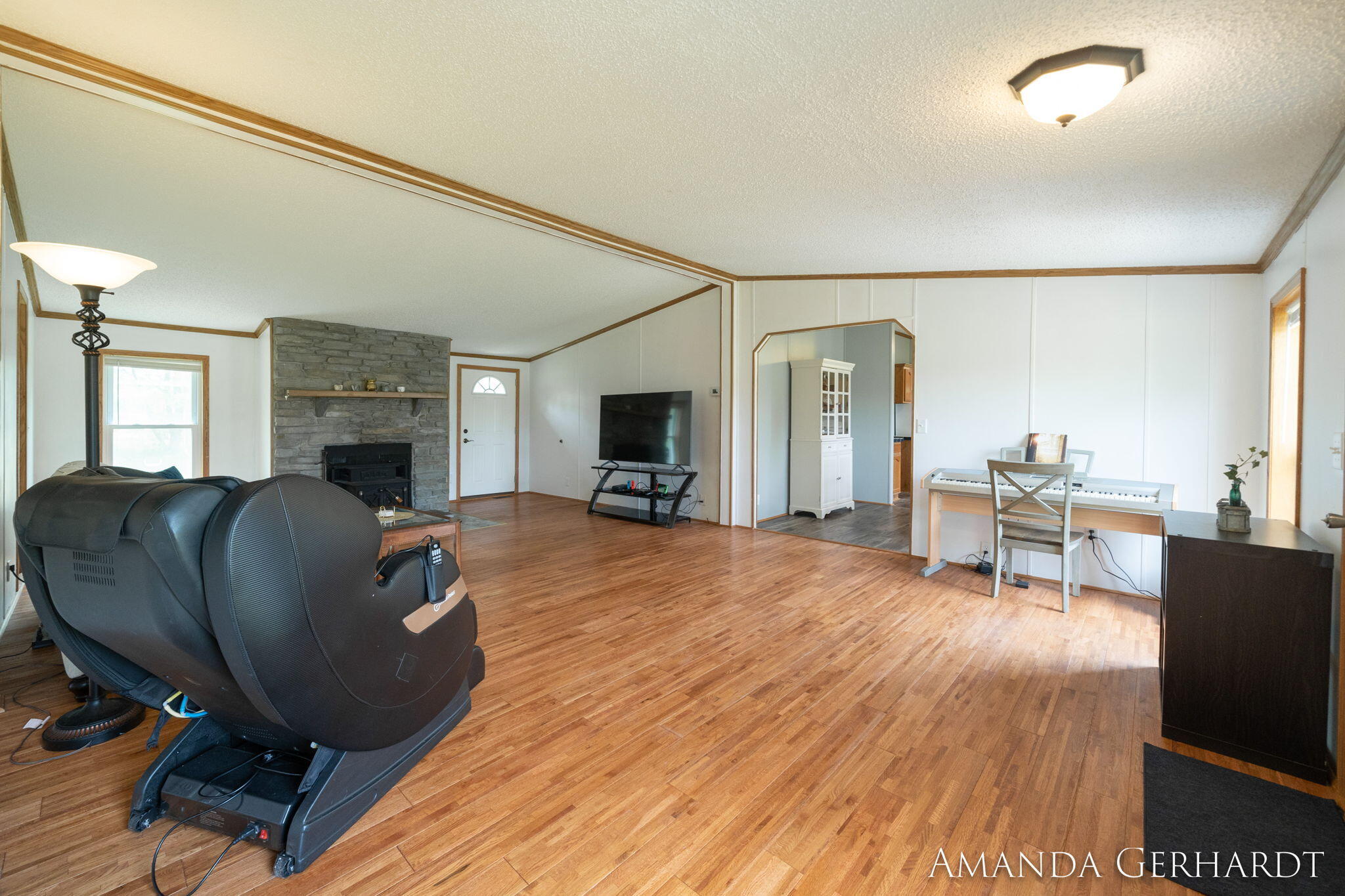 9913 Button Road Belding, MI 48809 - Photo 5 of 28 NEUTRAL COLORS