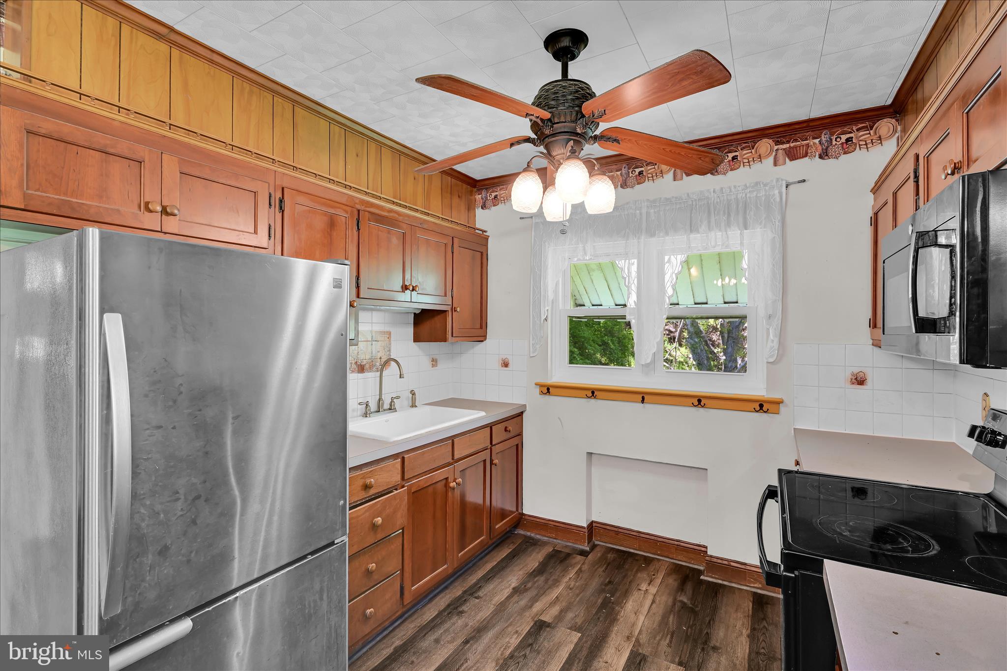 147 Walnut Street Mohnton, PA 19540 - Photo 11 of 46 a kitchen with stainless steel appliances a refrigerator a sink and a stove