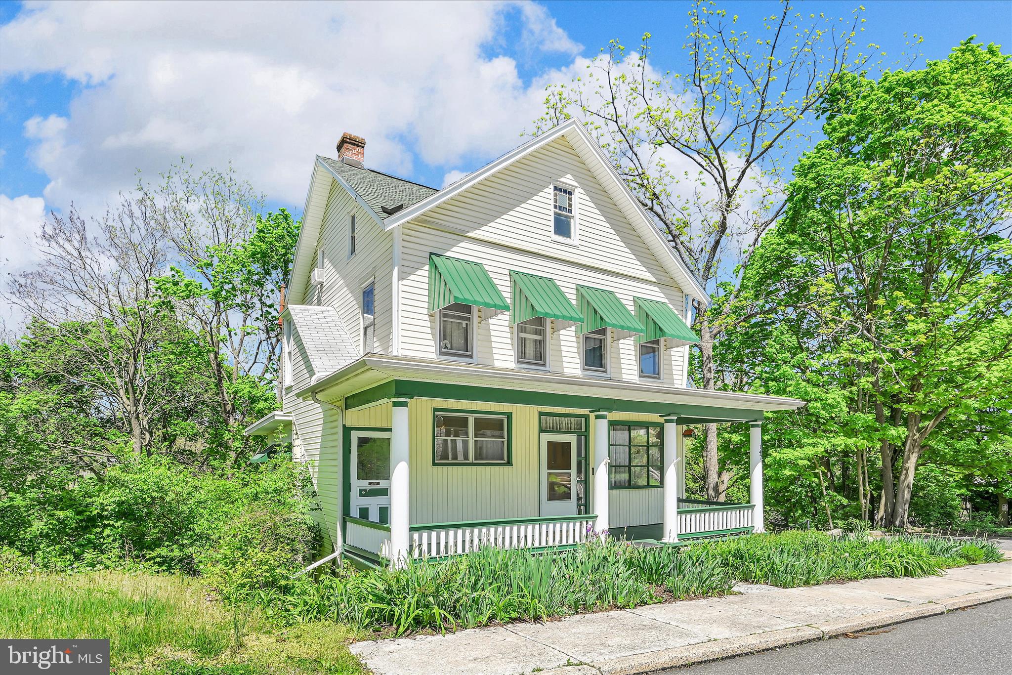 147 Walnut Street Mohnton, PA 19540 - Photo 2 of 46 a front view of a house with a garden
