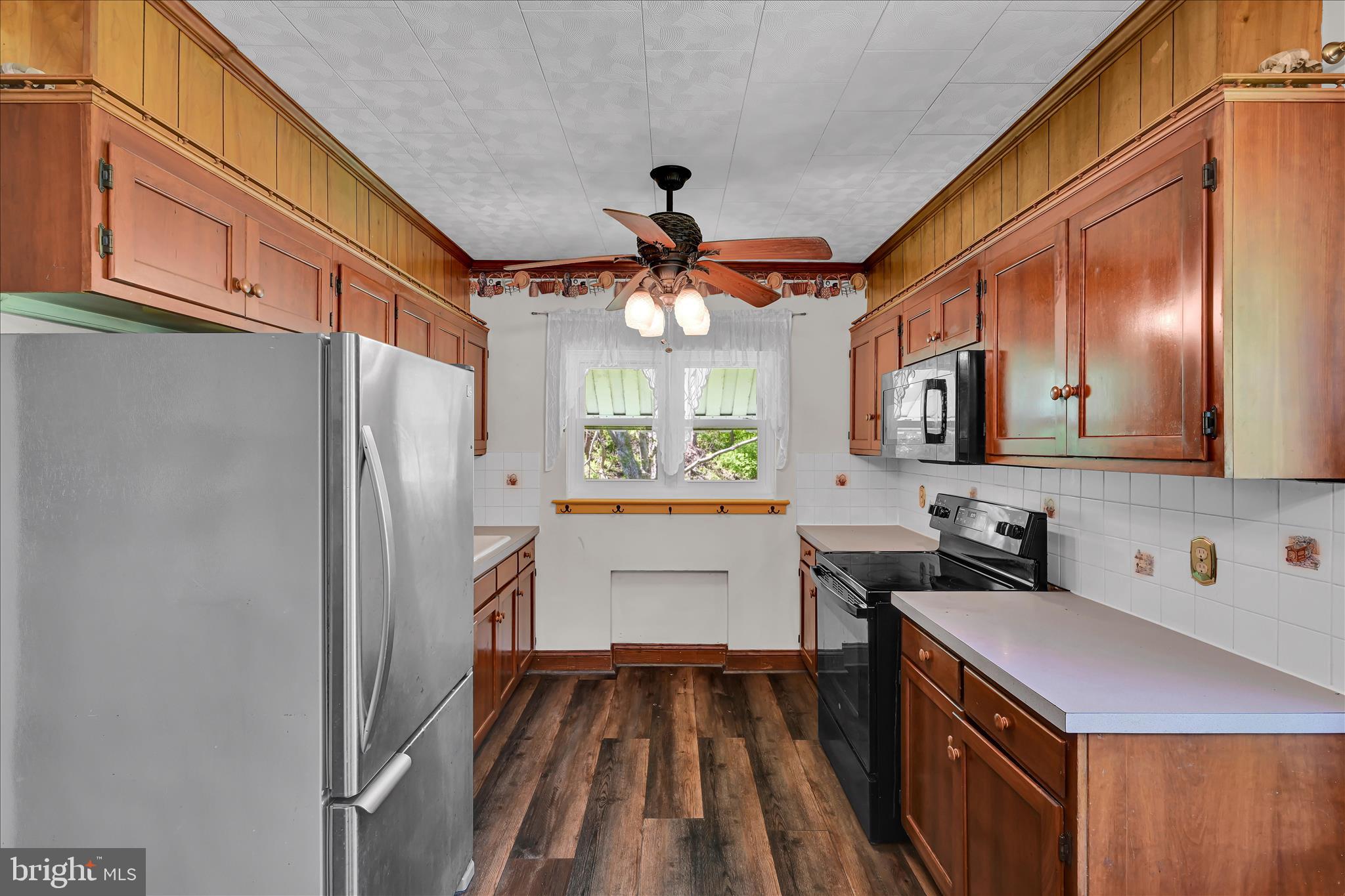 147 Walnut Street Mohnton, PA 19540 - Photo 10 of 46 a kitchen with a refrigerator and a sink