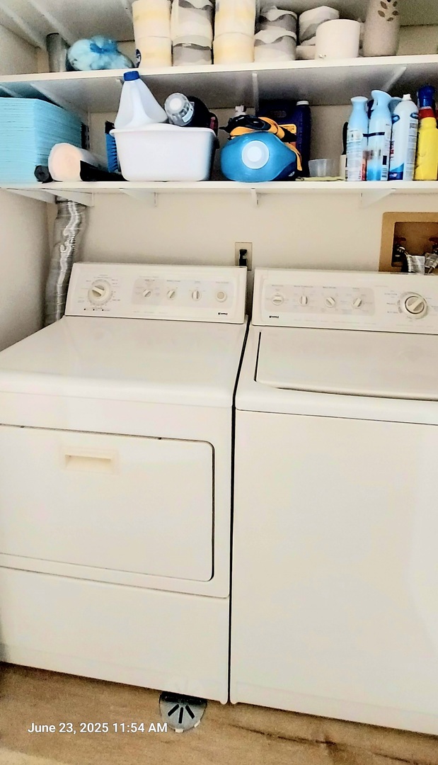 100 Hamlet Circle Montgomery, IL 60538 - Photo 24 of 42 a utility room with dryer and washer