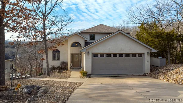 $949,900 | 177 Ridgewood Drive, Lake Ozark, MO 65049