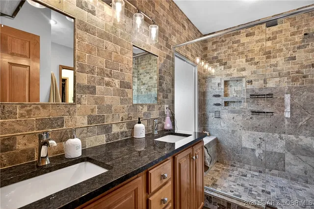 $985,000 | 177 Ridgewood Drive, Lake Ozark, MO 65049