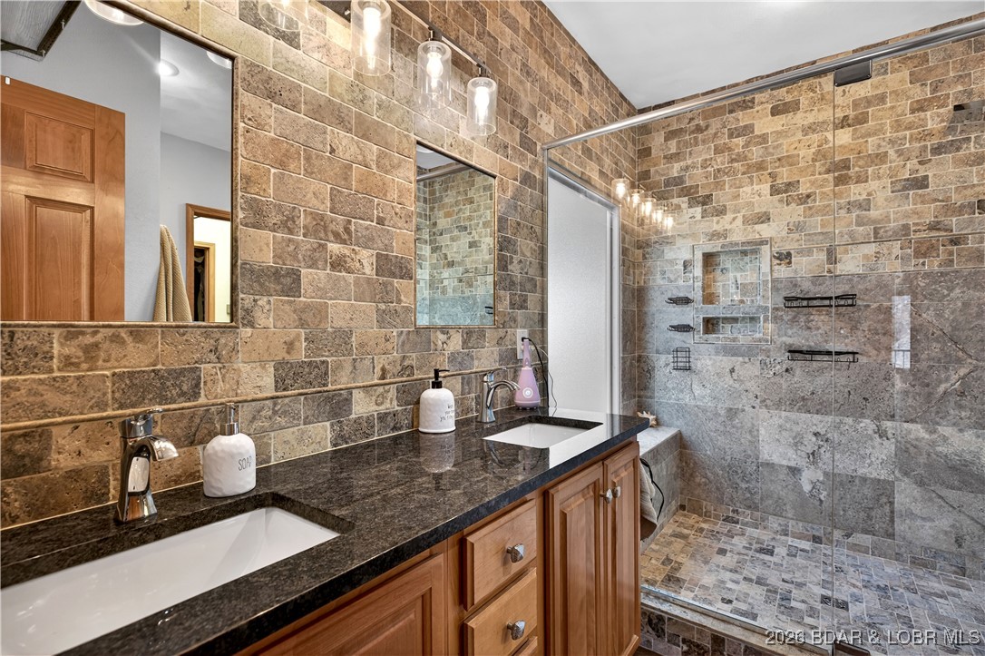 177 Ridgewood Drive Lake Ozark, MO 65049 - Photo 17 of 49 Primary Bath