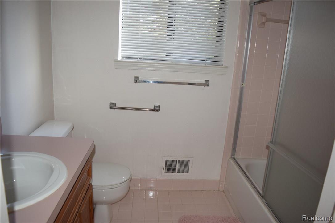 57627 Jewell Road Washington, MI 48094 - Photo 16 of 24 1st Floor Main Full Bath