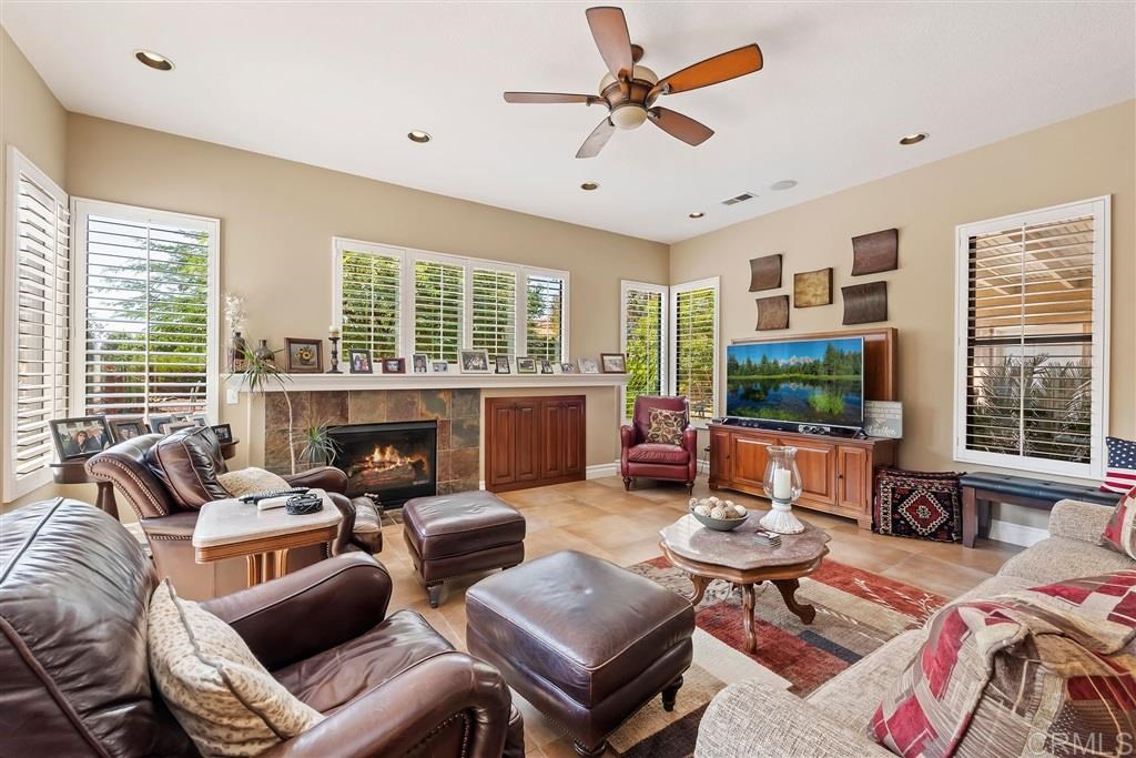 3847 Cedar Vale Way Fallbrook, CA 92028 - Photo 7 of 25 Gallery Image 7