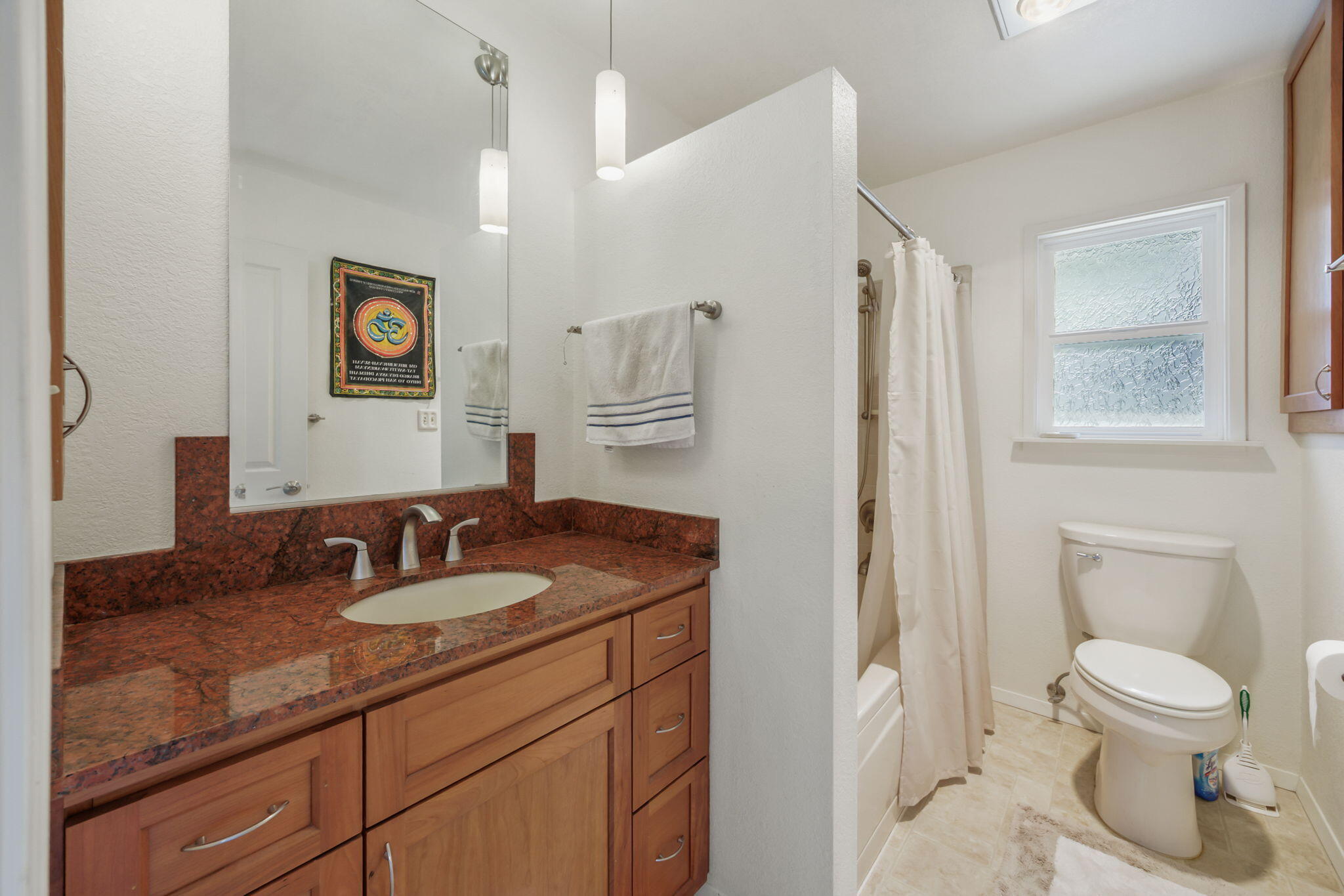 5205 Pioneer Road Medford, OR 97501 - Photo 18 of 48 Nicely updated bathroom