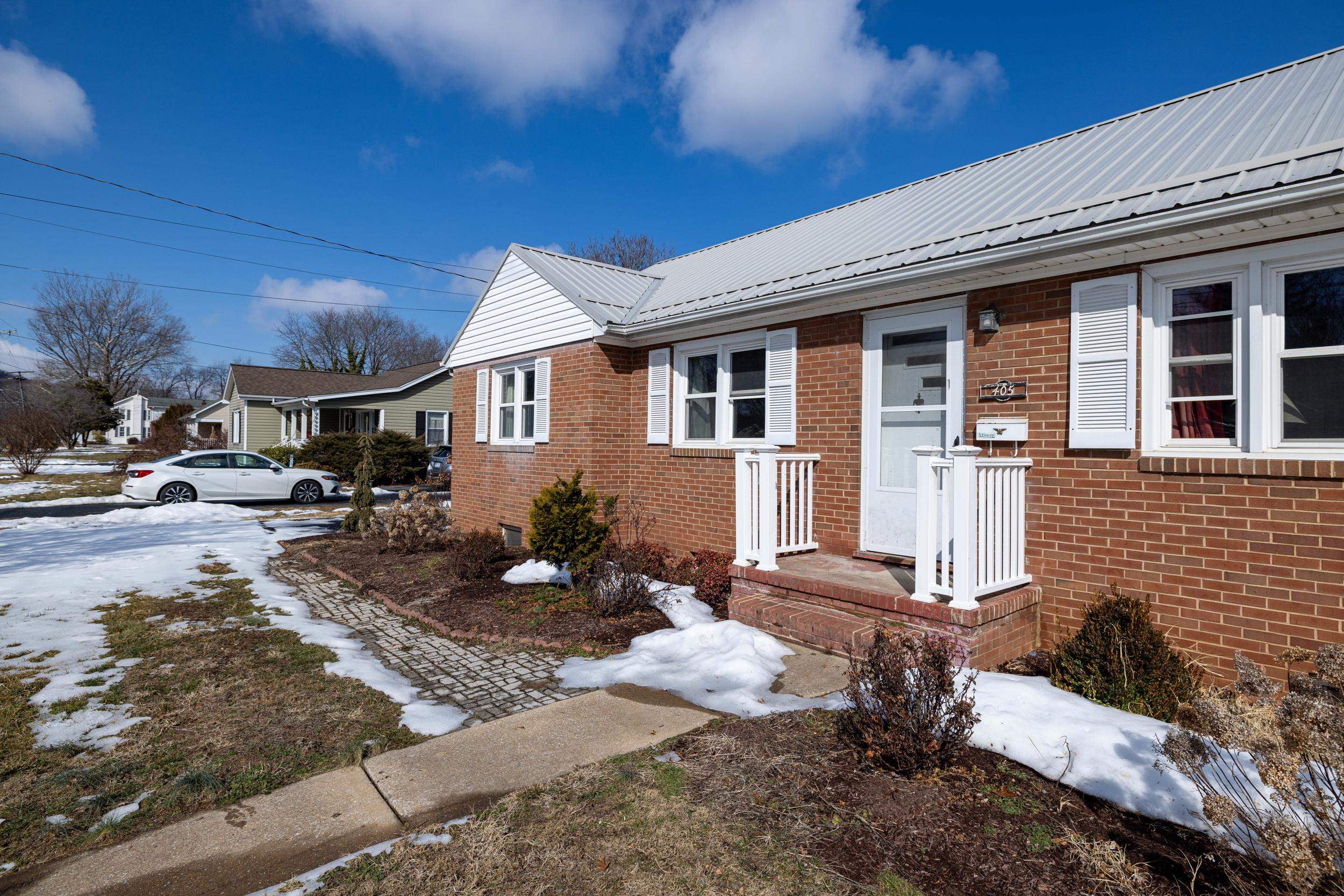 405 North River Road Bridgewater, VA 22812 - Photo 31 of 55 a front view of a house with garden