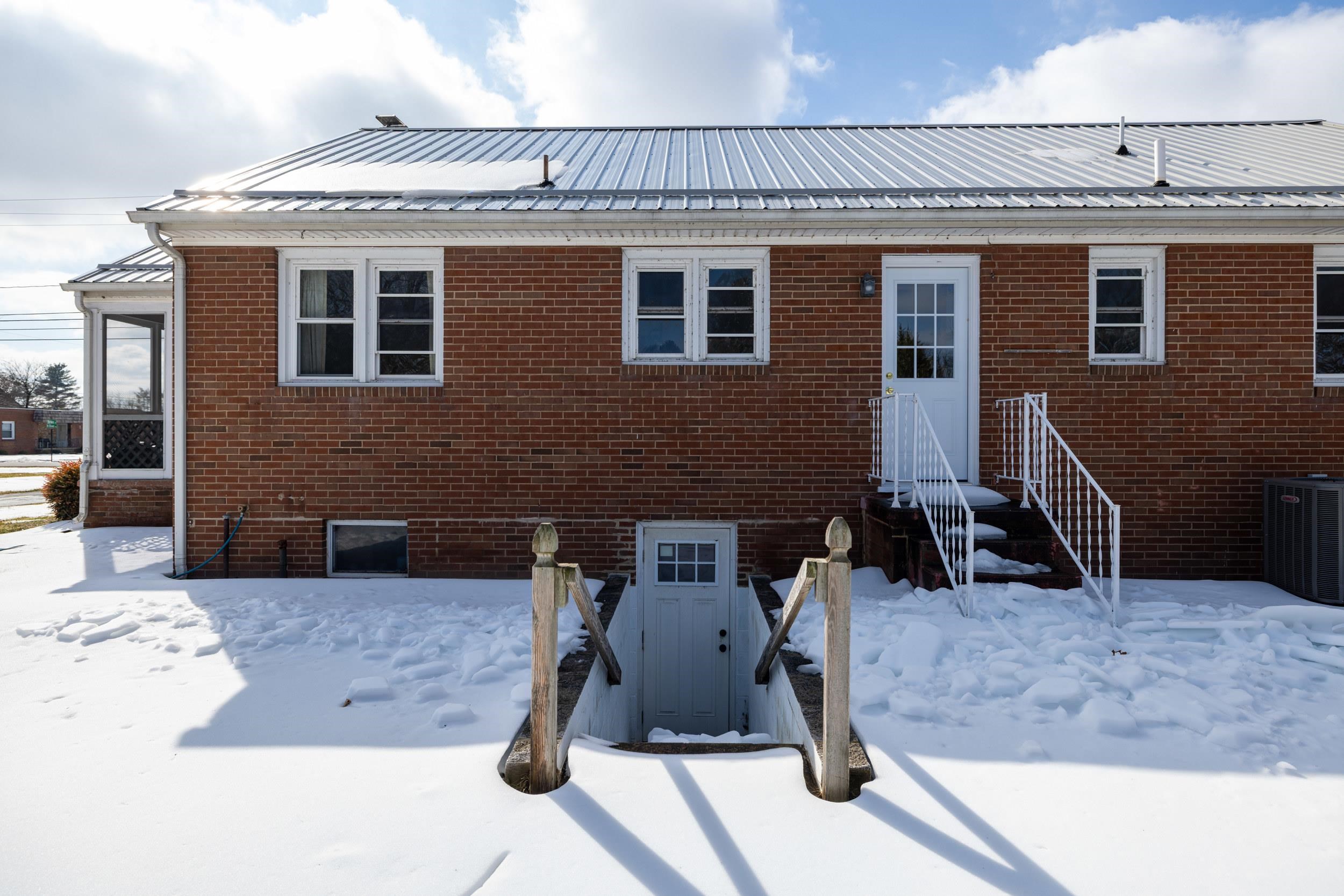 405 North River Road Bridgewater, VA 22812 - Photo 35 of 55 a view of a patio with table and chairs