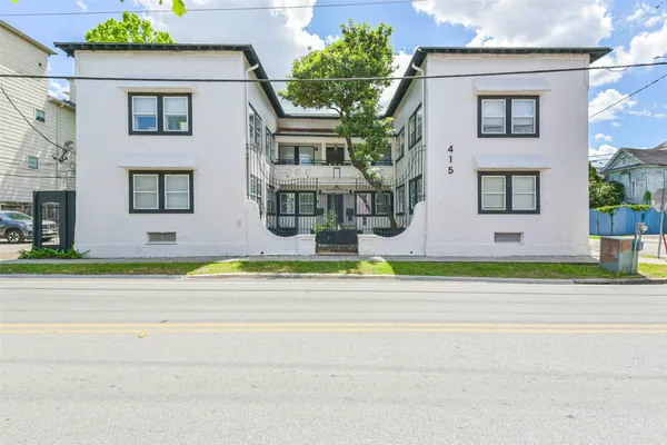 $1,800 | 415 Fairview Street, Unit 8, Houston, TX 77006