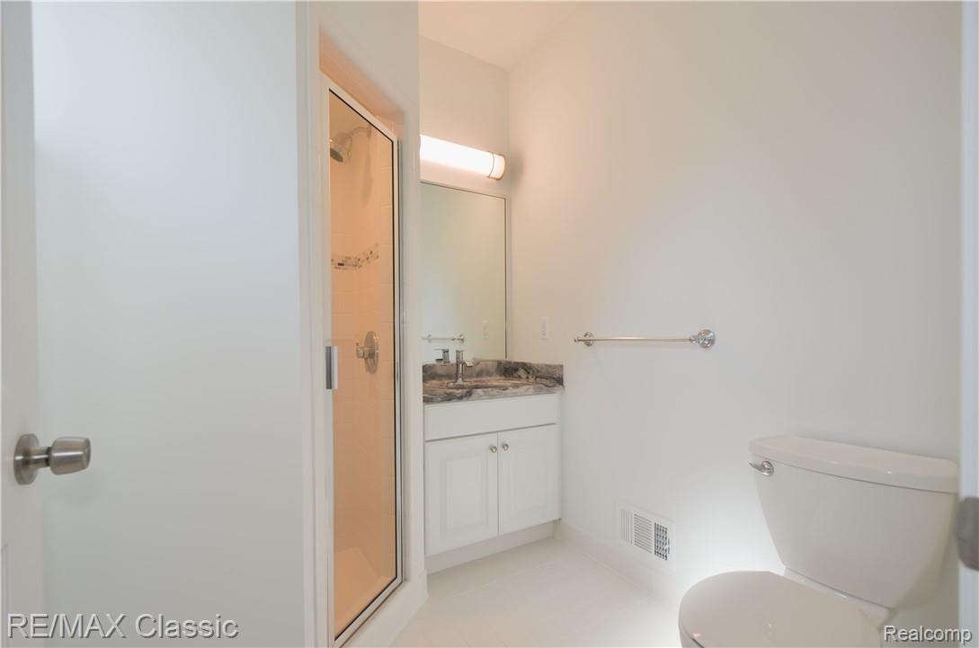 36242 Smithfield Road Farmington, MI 48335 - Photo 39 of 55 36242 Smithfield Rd HDR39.jpg
