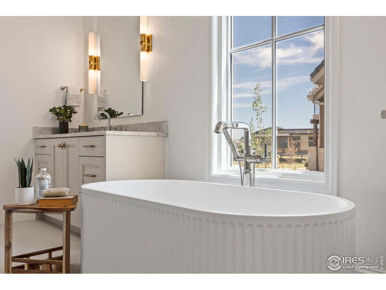 2568 Southwind Road Berthoud, CO 80513 - Photo 20 of 40 a bathroom with a sink and a mirror