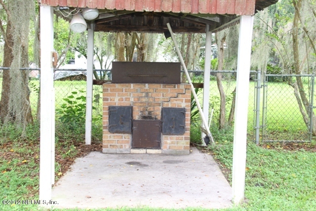 509 Carlin Road Satsuma, FL 32189 - Photo 25 of 26 Covered barbeque pit