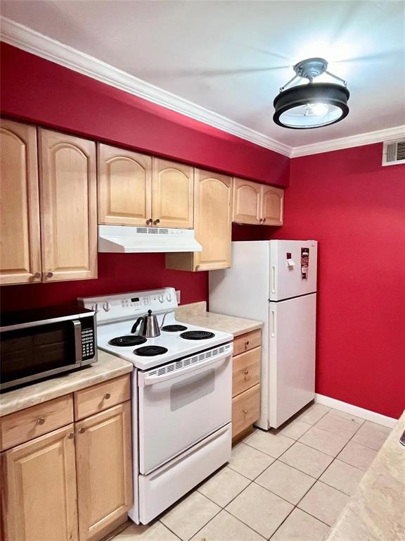 7000 Creswell Road, Unit 217 Shreveport, LA 71106 - Photo 11 of 17 a kitchen with a stove and a microwave