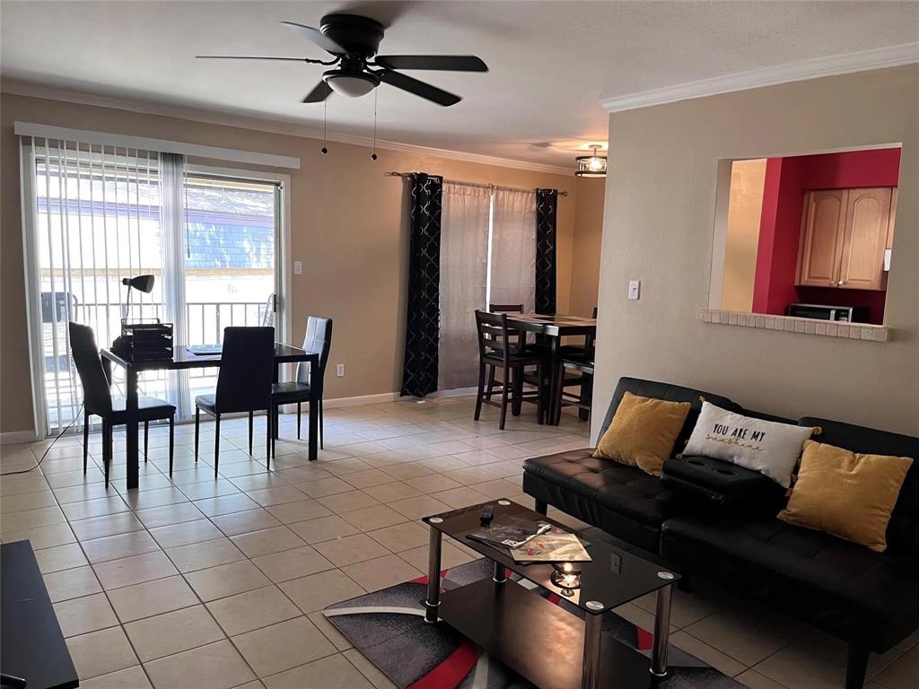 7000 Creswell Road, Unit 217 Shreveport, LA 71106 - Photo 2 of 17 a living room with furniture and a large window