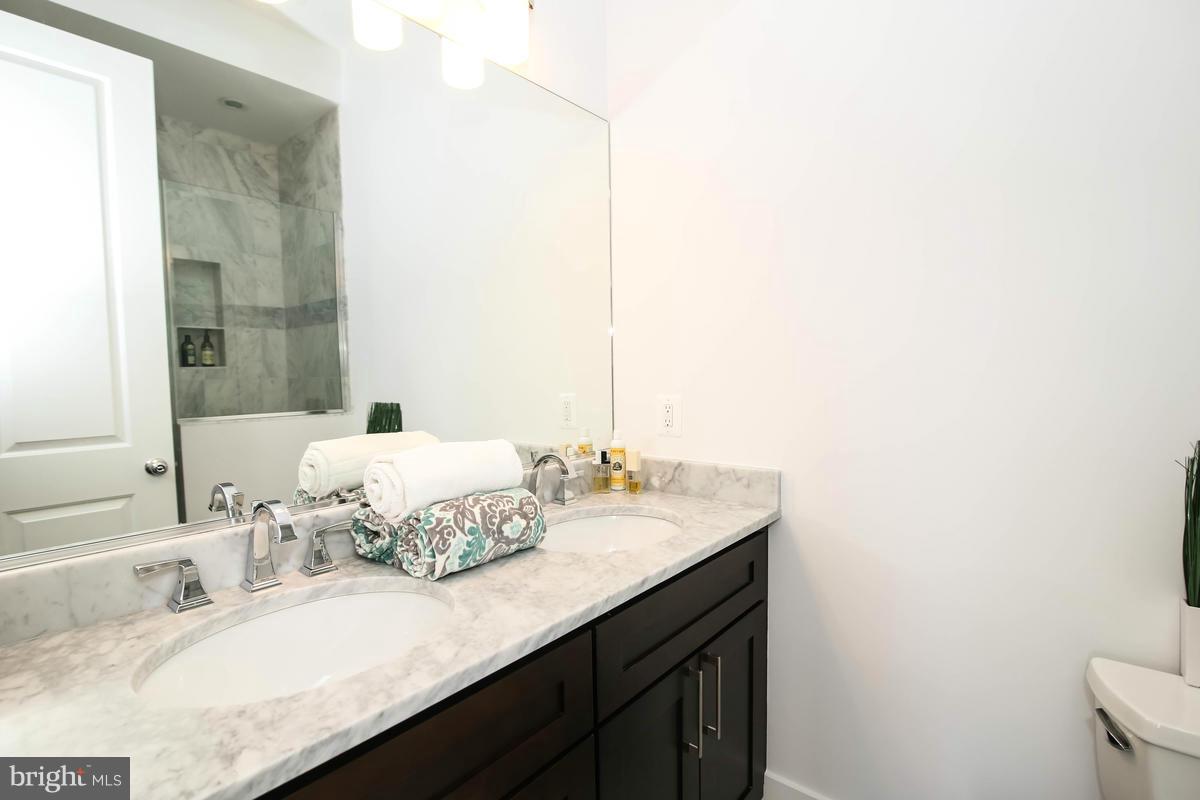 417 Randolph Street Northwest, Unit 3 Washington, DC 20011 - Photo 8 of 11 Bath (Master)