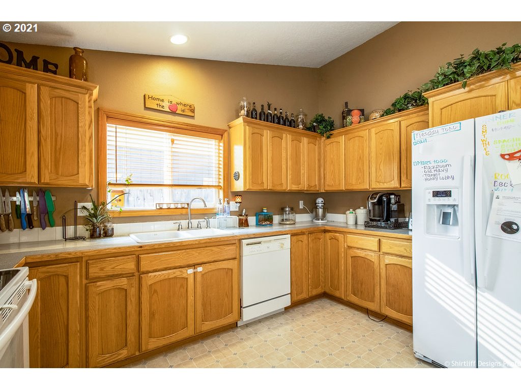 4252 Cole Way Springfield, OR 97478 - Photo 8 of 19