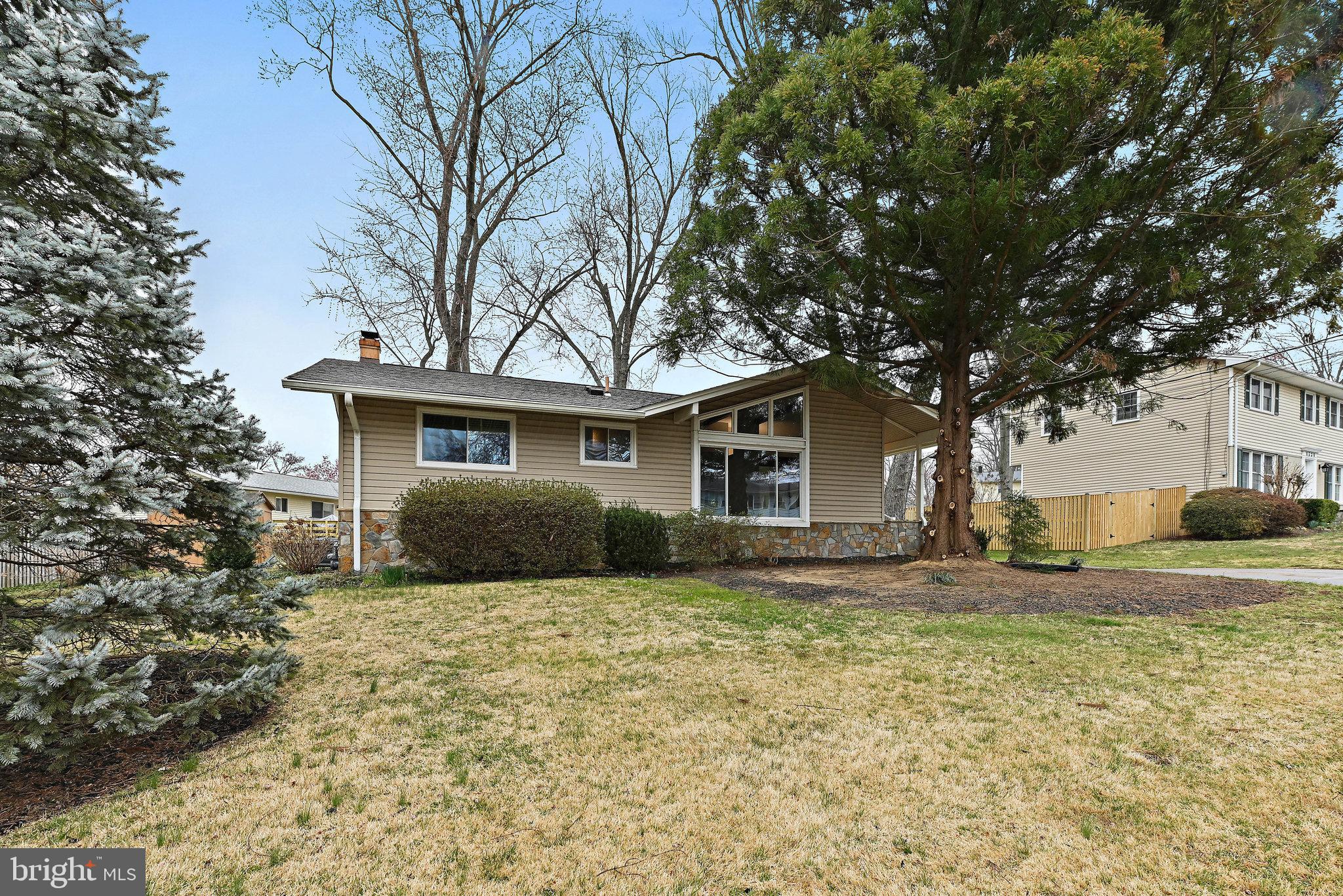 8340 Carnegie Drive Vienna, VA 22180 - Photo 3 of 22