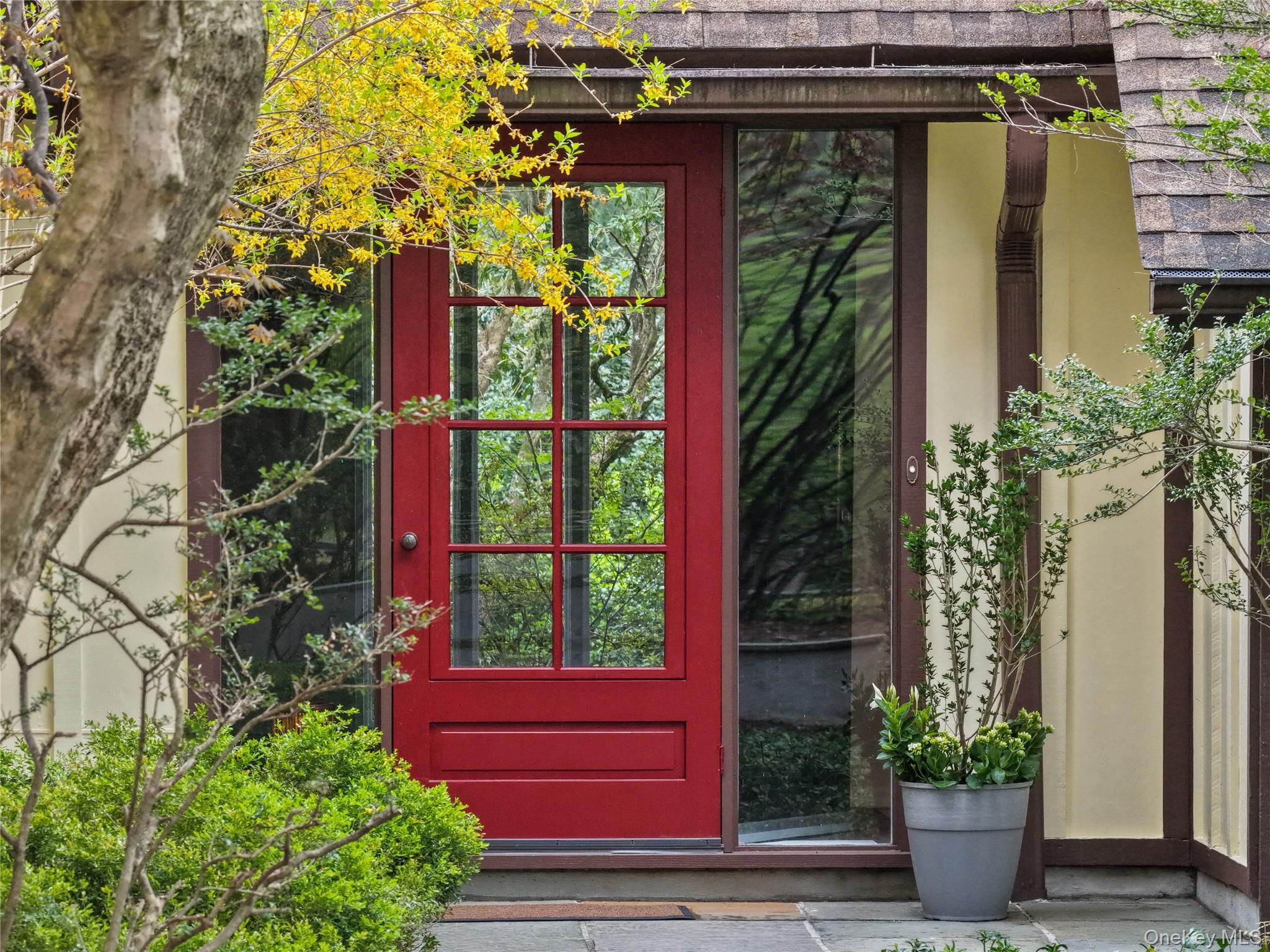 Welcome to this mid-century dream home.