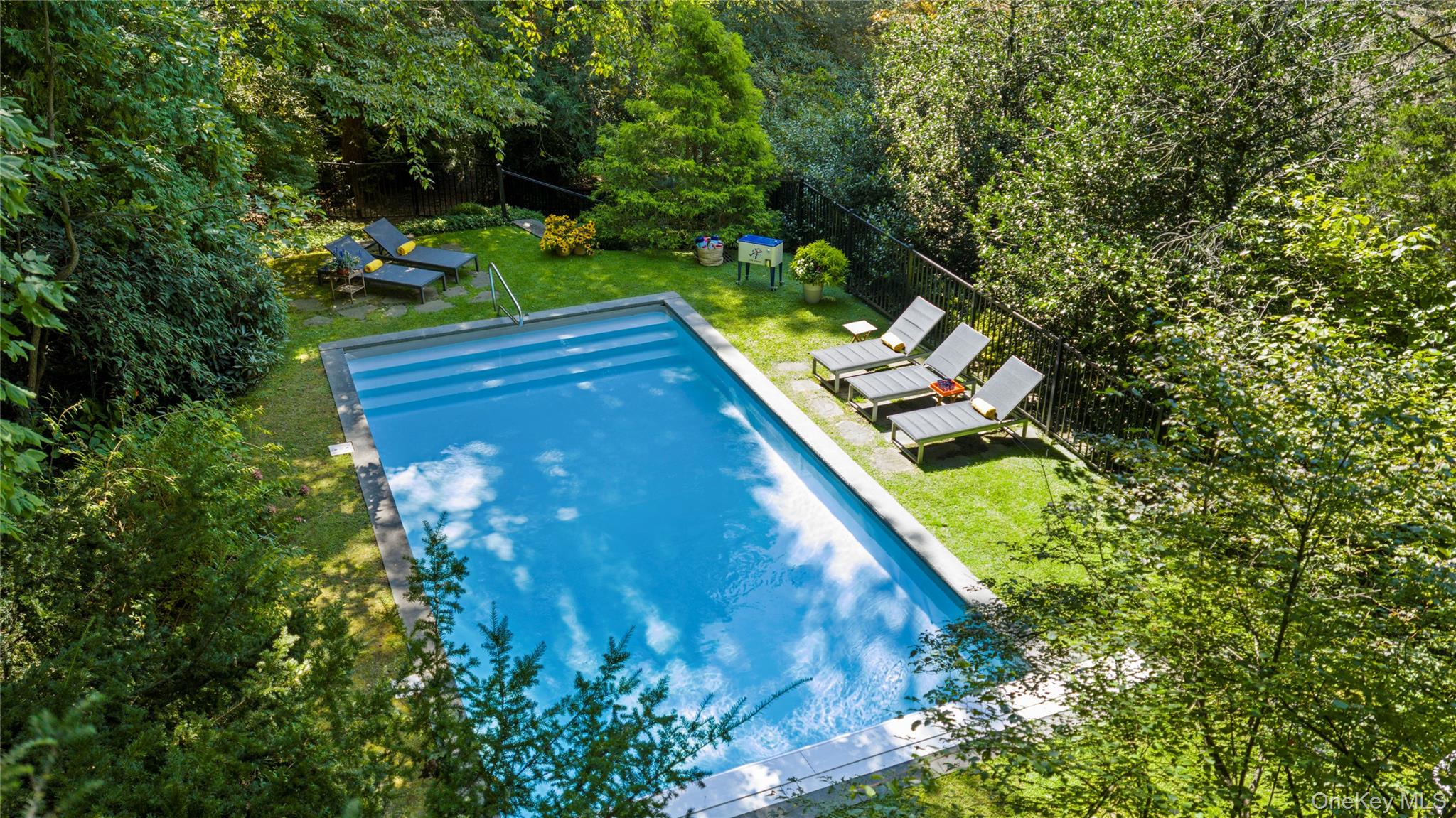 20 Lewis Road Irvington, NY 10533 - Photo 4 of 33 Escape to this private oasis.