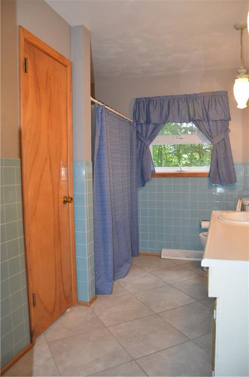 2345 Valley View Road Hermitage, PA 16148 - Photo 11 of 23 main floor full bathroom
