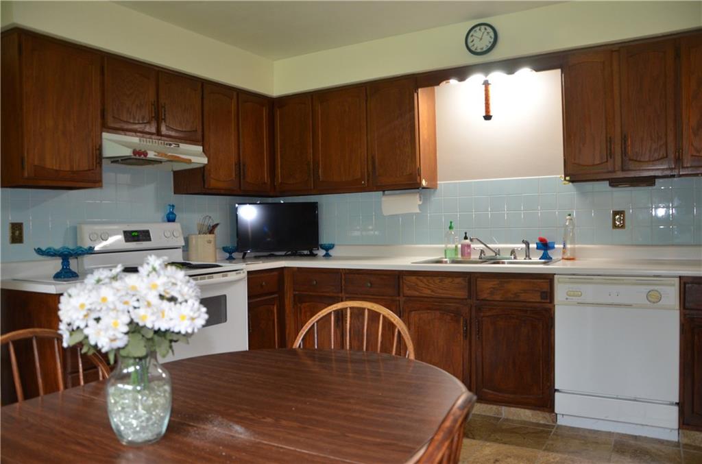 2345 Valley View Road Hermitage, PA 16148 - Photo 15 of 23 Kitchen with tons of cabinet space.