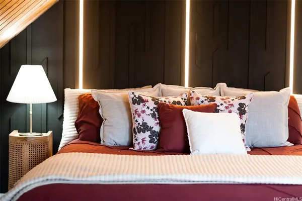 $4,270,000 | 337 Wanaao Road, Kailua, HI 96734