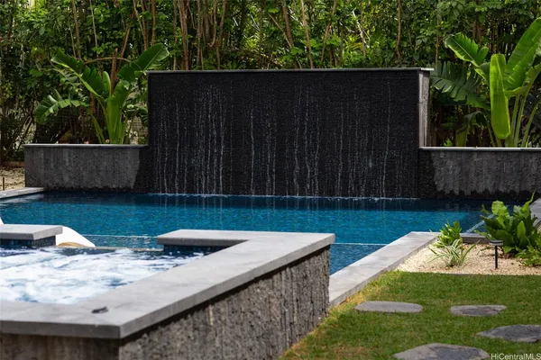 $4,270,000 | 337 Wanaao Road, Kailua, HI 96734