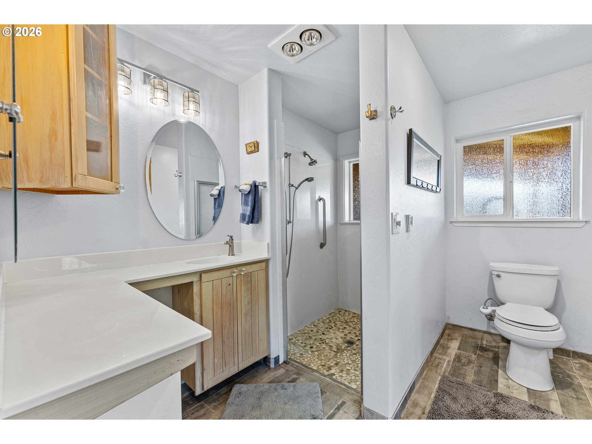 94621 North Bank Rogue River Road Gold Beach, OR 97444 - Photo 22 of 45 Attached Bathroom #1