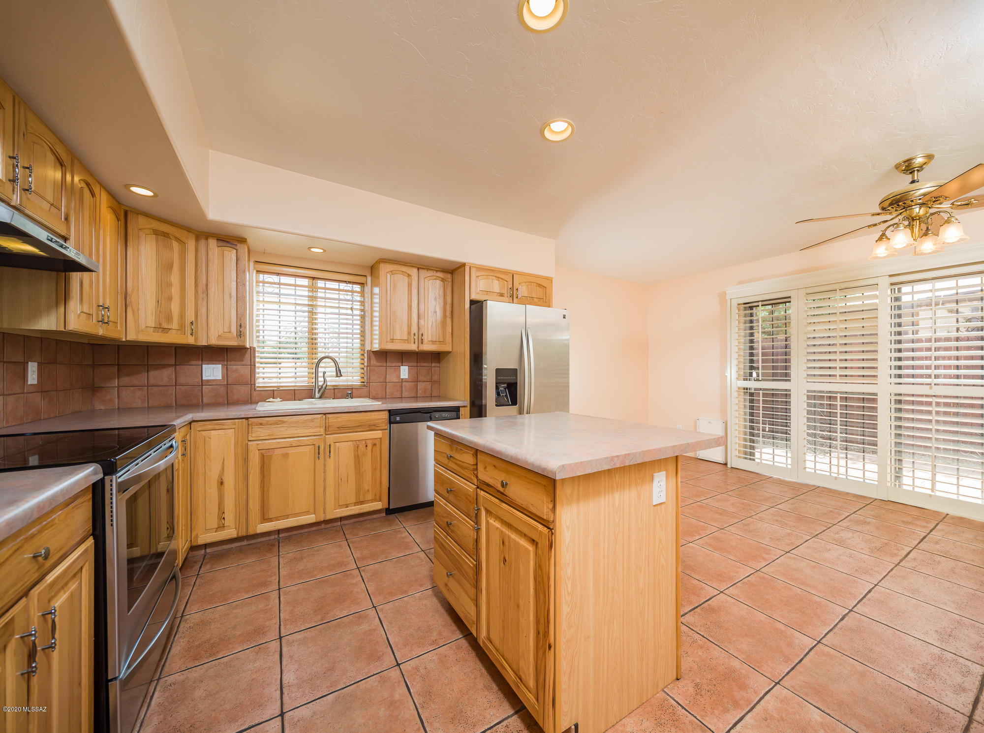 802 South Pantano Road Tucson, AZ 85710 - Photo 6 of 24 Gallery Image 6