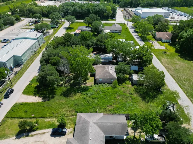 $180,000 | 15527 Petitt Road, Sugar Land, TX 77498