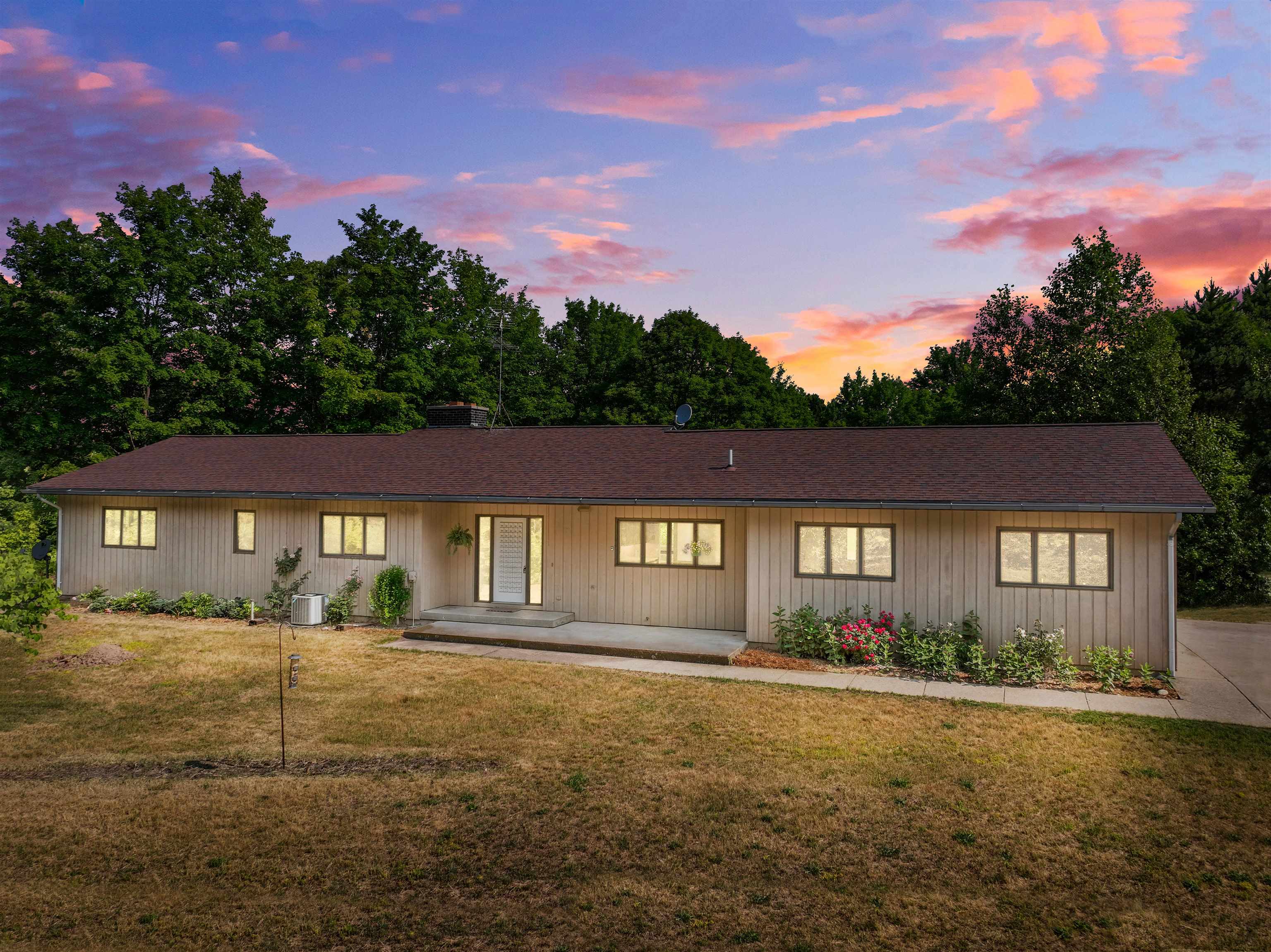 8101 East Pleasant Hill Road Suttons Bay, MI 49682 - Photo 2 of 59