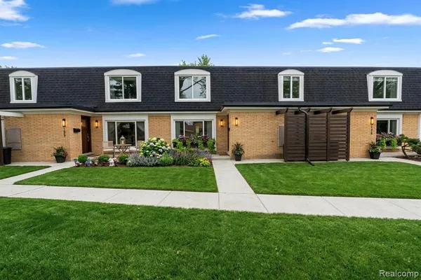 $140,000 | 29876 City Center Drive, Unit 4, Warren, MI 48093