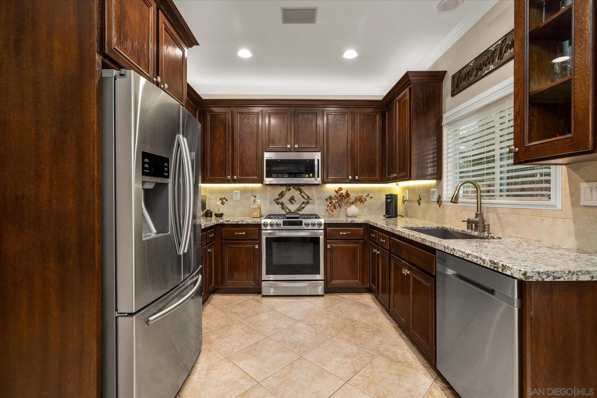 2940 Sunhaven Court Alpine, CA 91901 - Photo 8 of 39 Gallery Image 8