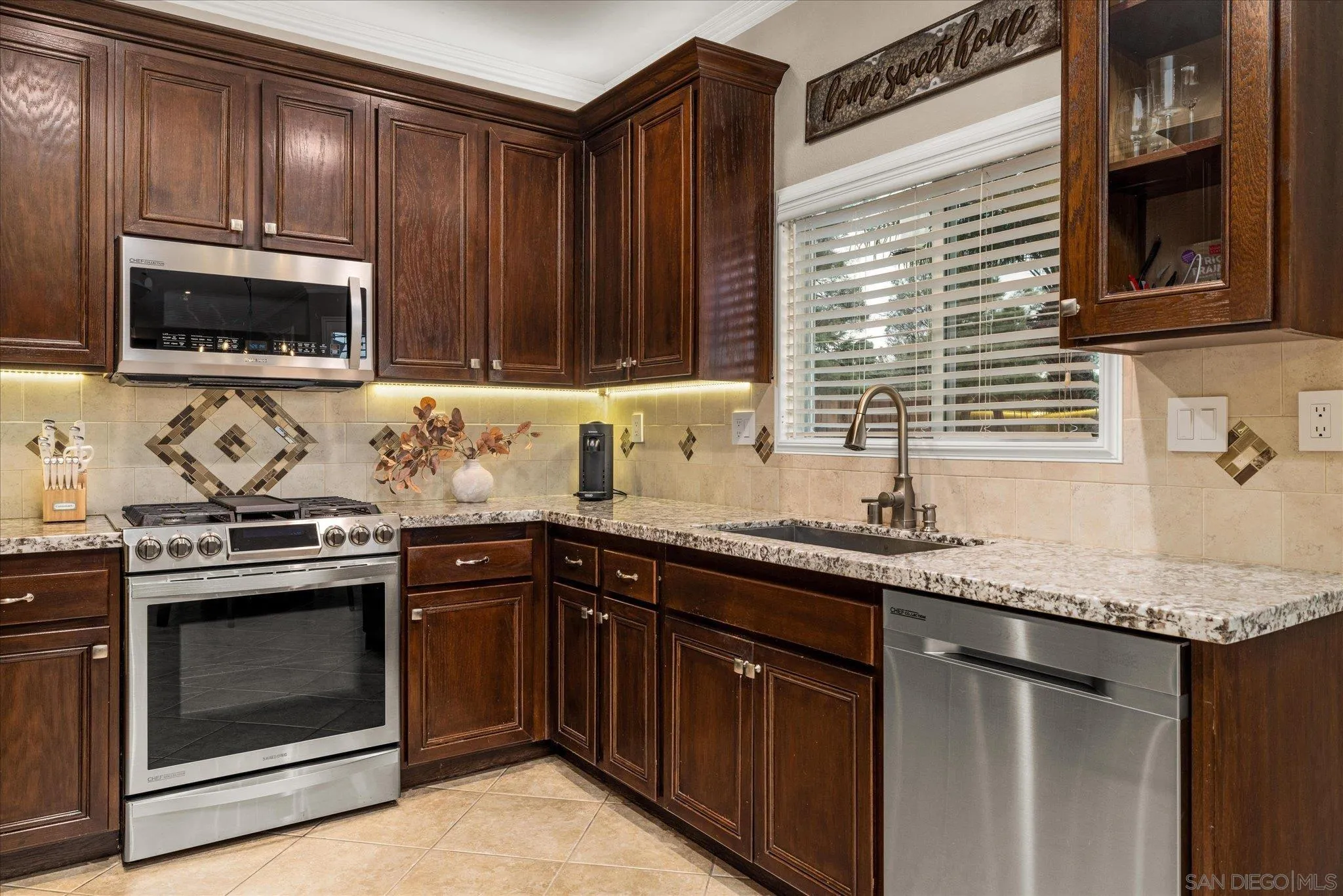 2940 Sunhaven Court Alpine, CA 91901 - Photo 9 of 39 Gallery Image 9