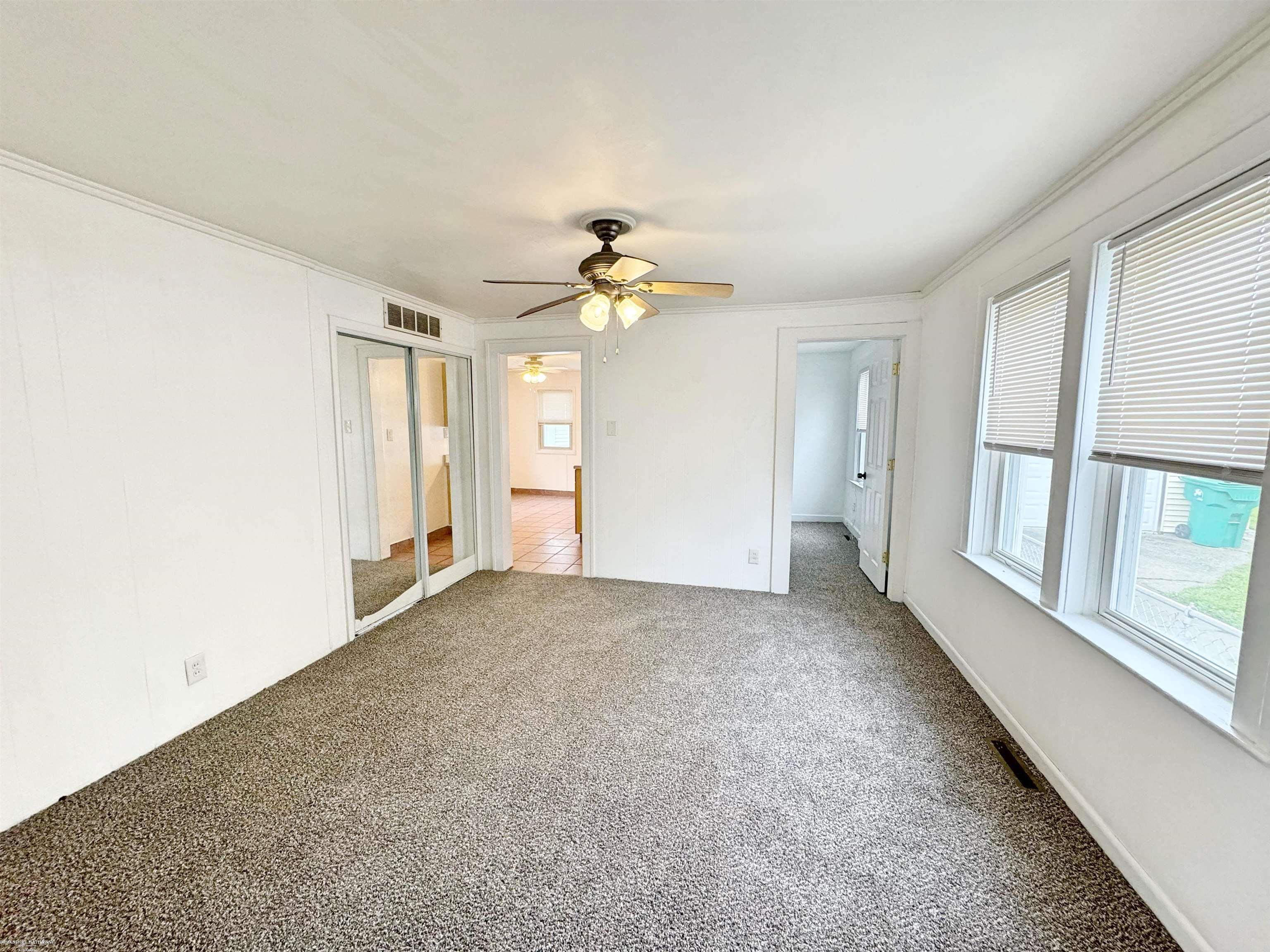 22141 Cushing Avenue Eastpointe, MI 48021 - Photo 7 of 21