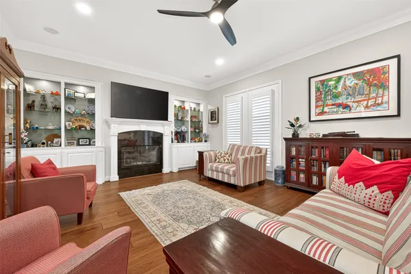 $795,000 | 71 Mill Point Place, The Woodlands, TX 77380