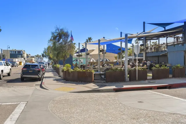 a view of a water fountain in front of a building