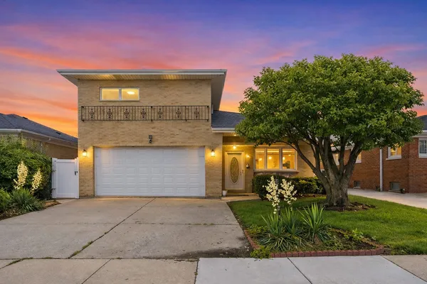 $549,900 | 10623 Windsor Drive, Westchester, IL 60154