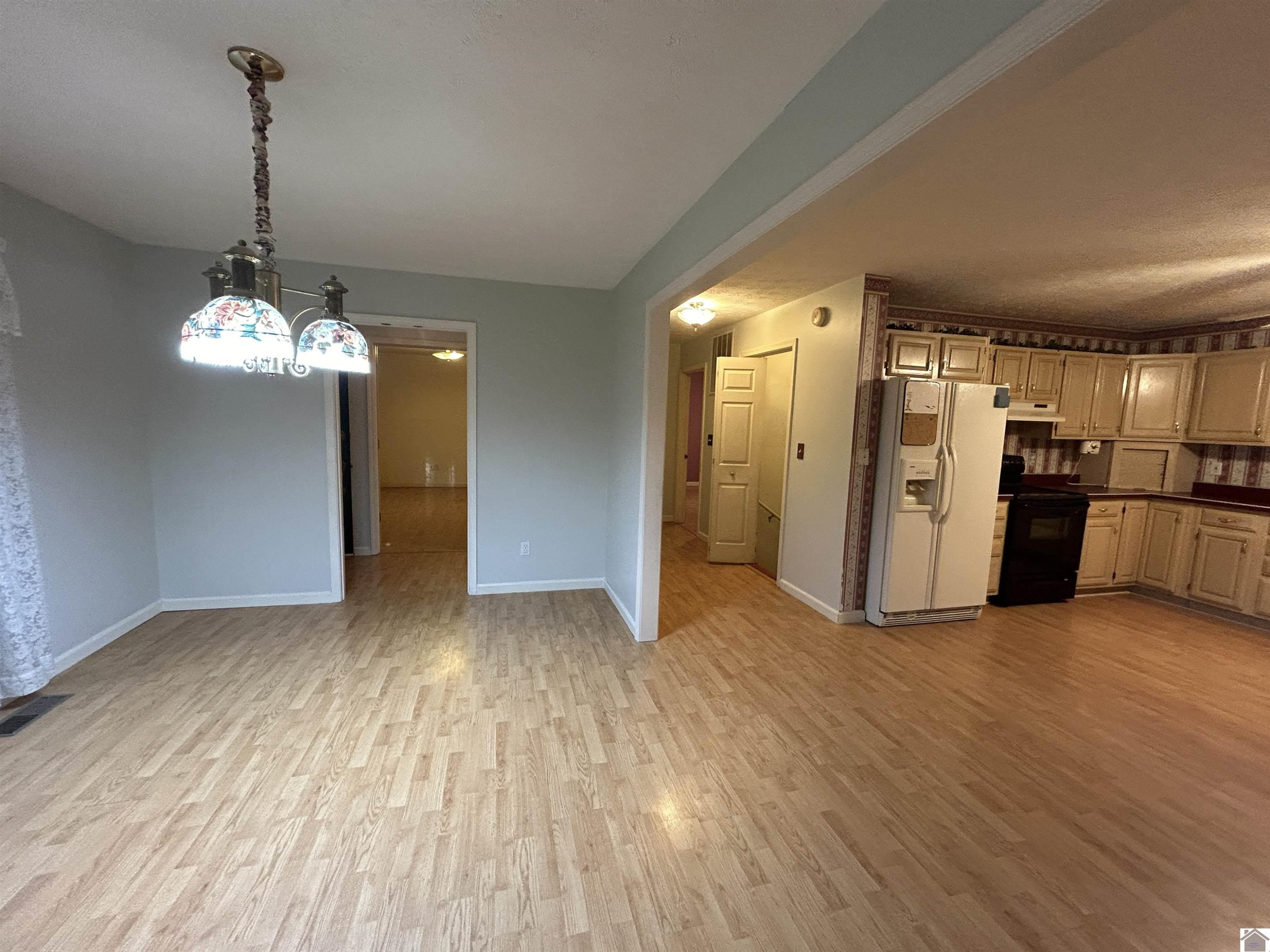 5917 Old Mayfield Road Paducah, KY 42003 - Photo 21 of 35 FRONT ROOM