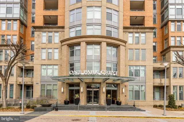 $425,000 | 8220 Crestwood Heights Drive, Unit 418, McLean, VA 22102