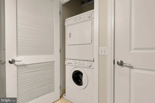 $425,000 | 8220 Crestwood Heights Drive, Unit 418, McLean, VA 22102