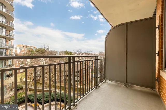 $425,000 | 8220 Crestwood Heights Drive, Unit 418, McLean, VA 22102