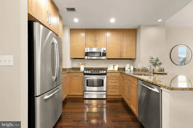 $425,000 | 8220 Crestwood Heights Drive, Unit 418, McLean, VA 22102