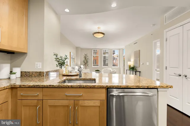 $425,000 | 8220 Crestwood Heights Drive, Unit 418, McLean, VA 22102